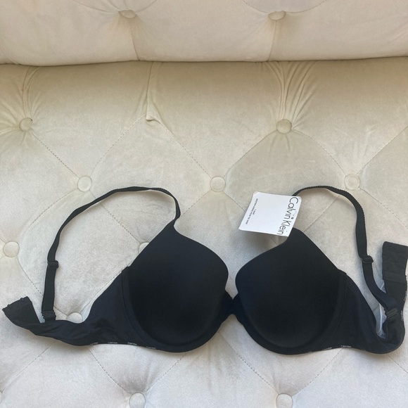 Calvin Klein Tshirt Bra, Black, Adjustable Straps, Strapless Option, NWT - Picture 1 of 7